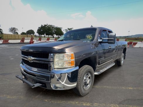 Used 2008 Chevrolet Silverado 2500 LT w/ 1LT Convenience Package AWD/4WD image 5