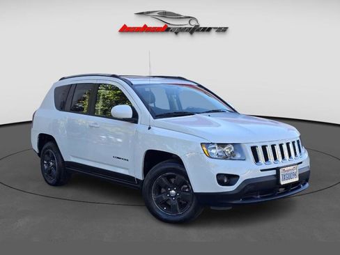 Used 2017 Jeep Compass Latitude image 1