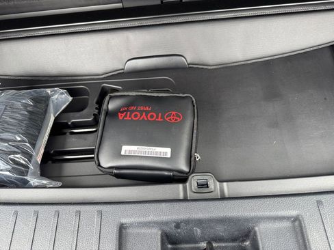 Used 2023 Toyota Highlander XSE image 17