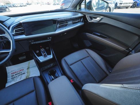 Used 2025 Audi Q4 e-tron Premium Plus image 37