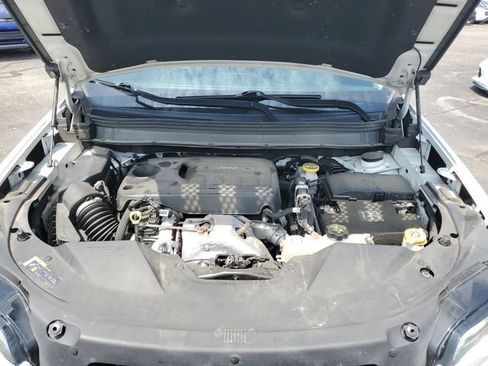 Used 2020 Jeep Cherokee Trailhawk w/ Comfort/Convenience Group AWD/4WD image 30