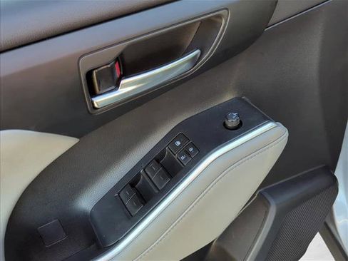 Certified 2023 Toyota Highlander XLE image 8