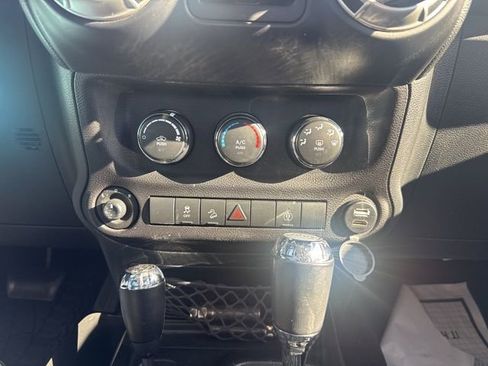 Used 2017 Jeep Wrangler Unlimited Sahara image 26