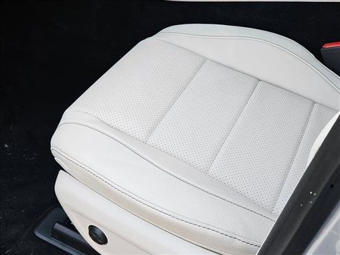 Used 2025 Mercedes-Benz GLE 350 4MATIC image 4