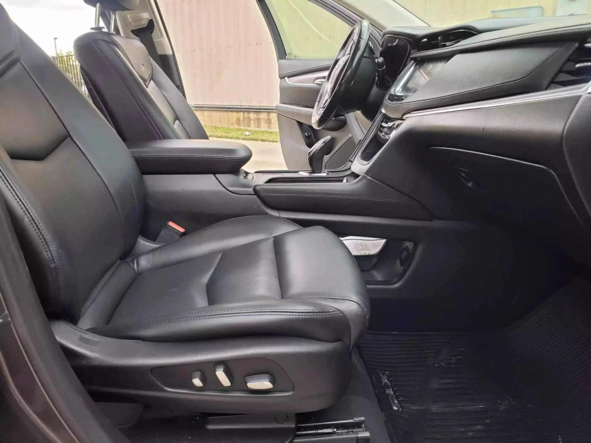 Used 2018 Cadillac XT5 Premium Luxury FWD image 21