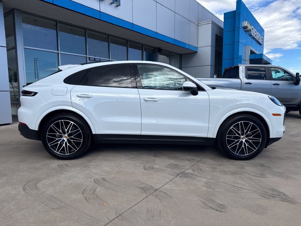 Used 2024 Porsche Cayenne Coupe AWD/4WD image 6