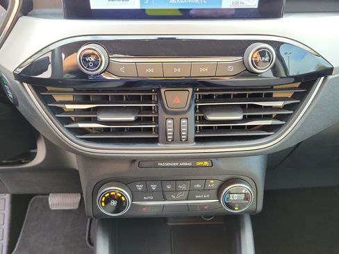 Certified 2020 Ford Escape SE image 19