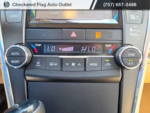 Used 2015 Toyota Camry XLE w/ Moonroof Package FWD image 16