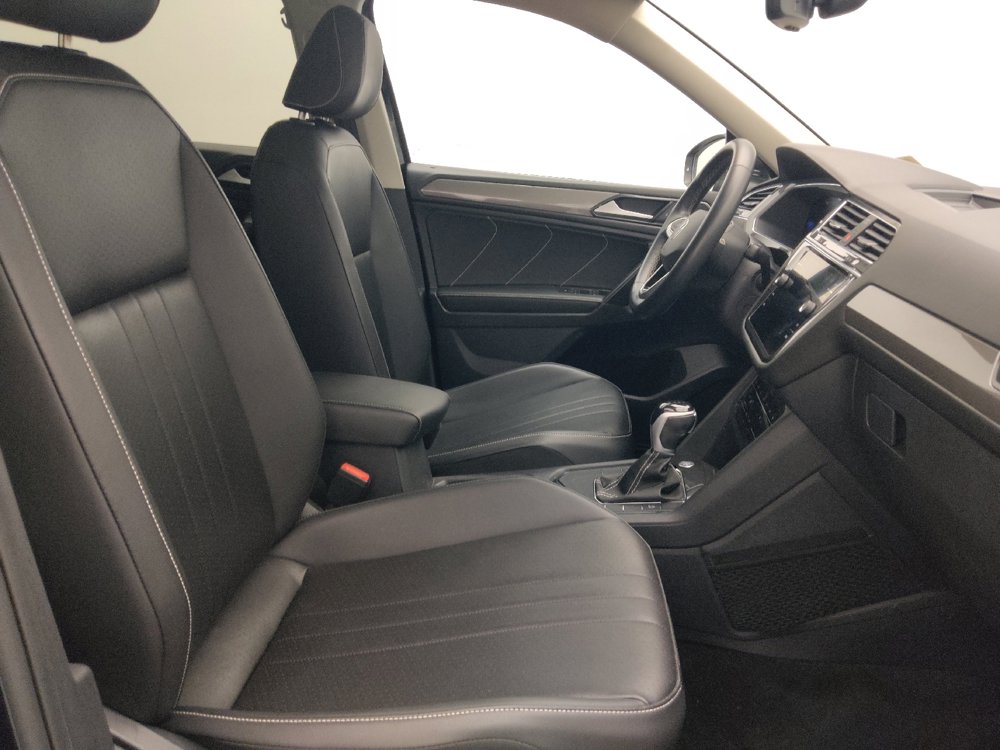 Used 2023 Volkswagen Tiguan SE w/ Panoramic Sunroof Package FWD image 21