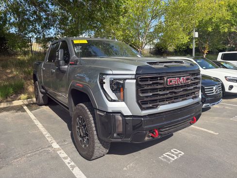 Used 2024 GMC Sierra 2500 AT4X AWD/4WD image 3