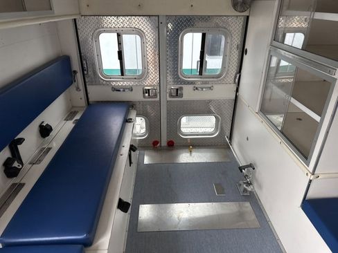 Used 2003 Ford F350 XL image 12