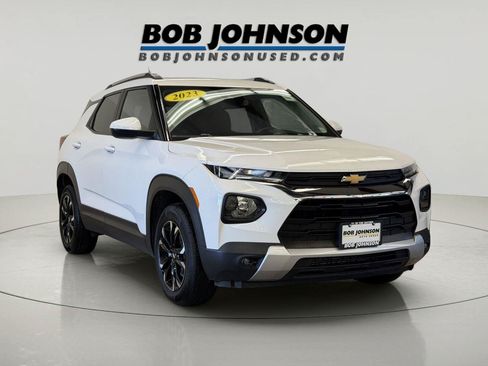 Used 2023 Chevrolet TrailBlazer LT w/ Convenience Package AWD/4WD image 2