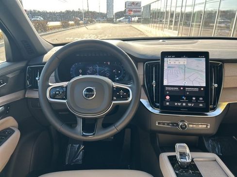 Used 2025 Volvo XC90 B5 Plus image 18