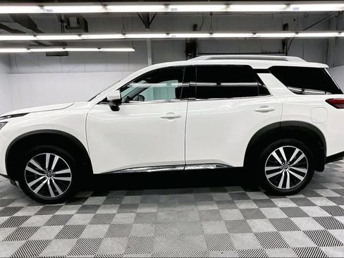 Used 2024 Nissan Pathfinder Platinum w/ Cargo Package AWD/4WD image 14
