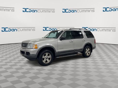 Used 2004 Ford Explorer XLT image 4
