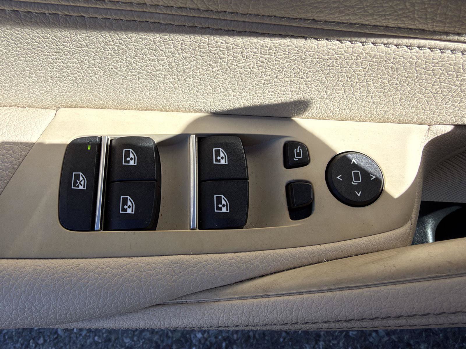 Used 2020 BMW 530i xDrive AWD/4WD image 16