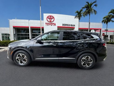 Used 2023 Kia Sportage LX FWD image 4