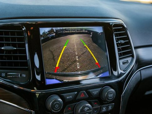 Used 2020 Jeep Grand Cherokee Limited w/ Luxury Group II image 14