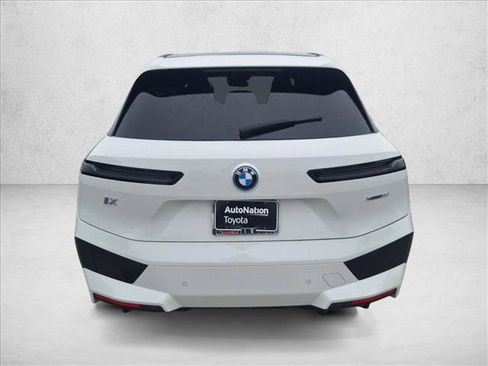 Used 2024 BMW iX xDrive50 w/ Sport Package AWD/4WD image 6