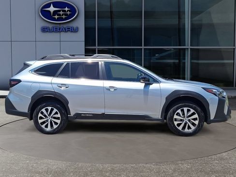 Certified 2025 Subaru Outback Premium AWD/4WD image 9