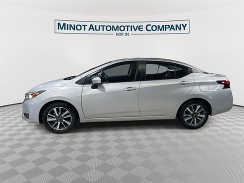 Used 2024 Nissan Versa SV FWD image 5