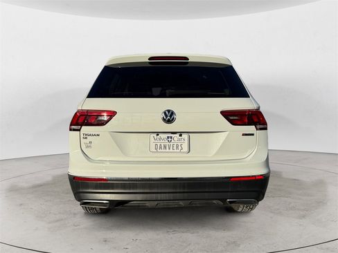 Used 2020 Volkswagen Tiguan SE w/ Panoramic Sunroof Package image 4