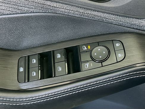 Used 2023 Nissan Rogue SV AWD/4WD image 15