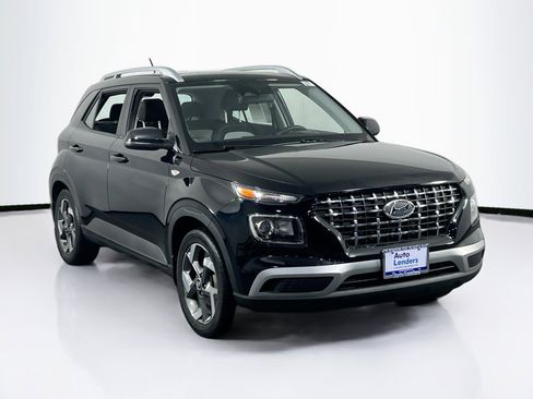 Used 2023 Hyundai Venue SEL image 3