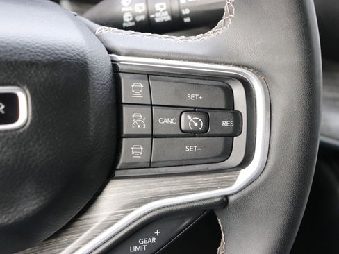 Used 2024 Jeep Wagoneer Series III image 37