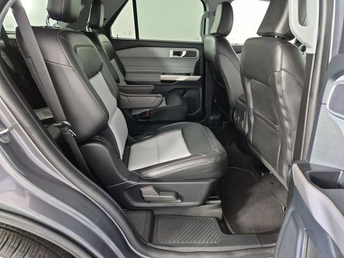 Used 2022 Ford Explorer XLT w/ Equipment Group 202A RWD image 37