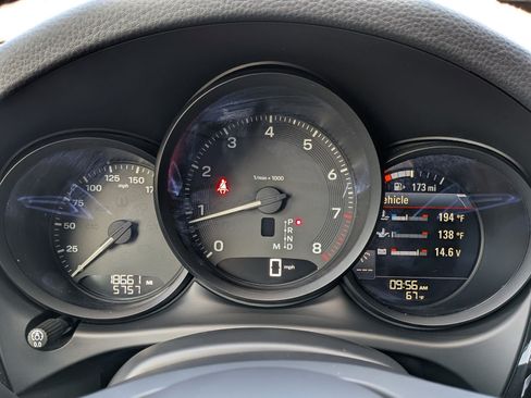 Certified 2024 Porsche Macan AWD/4WD image 16