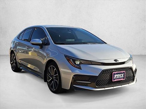 Used 2022 Toyota Corolla SE image 3