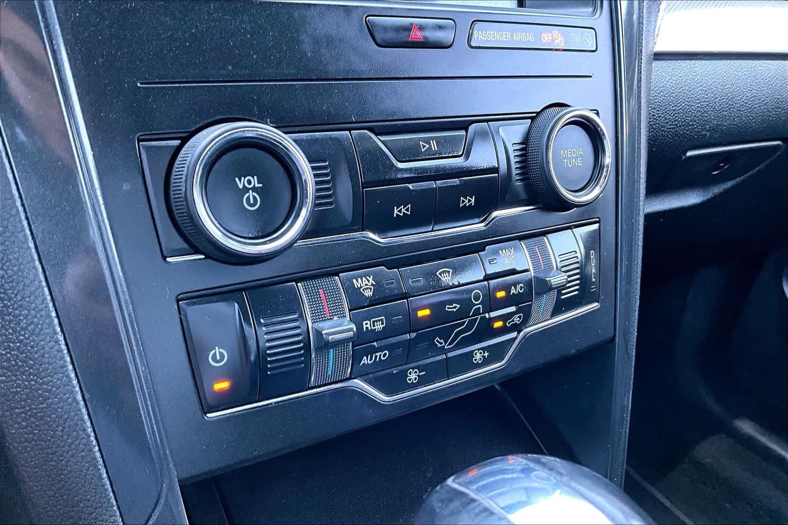 Used 2019 Ford Explorer XLT w/ Equipment Group 201A FWD image 34