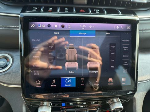 Used 2022 Jeep Grand Cherokee Overland w/ Luxury Tech Group IV AWD/4WD image 20