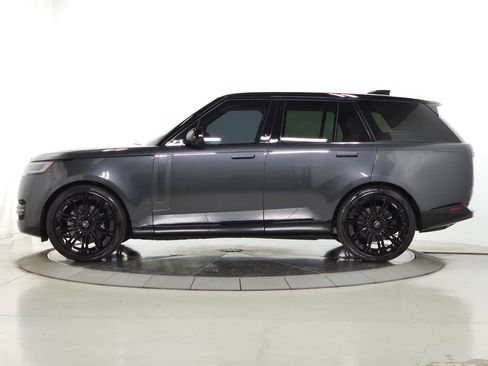 Used 2024 Land Rover Range Rover SE AWD/4WD image 2