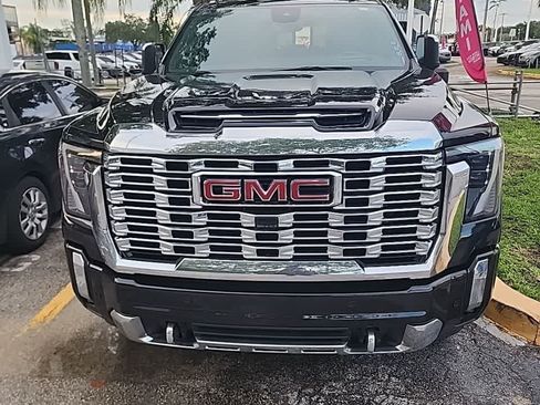 Used 2024 GMC Sierra 2500 Denali w/ Denali Reserve Package AWD/4WD image 3