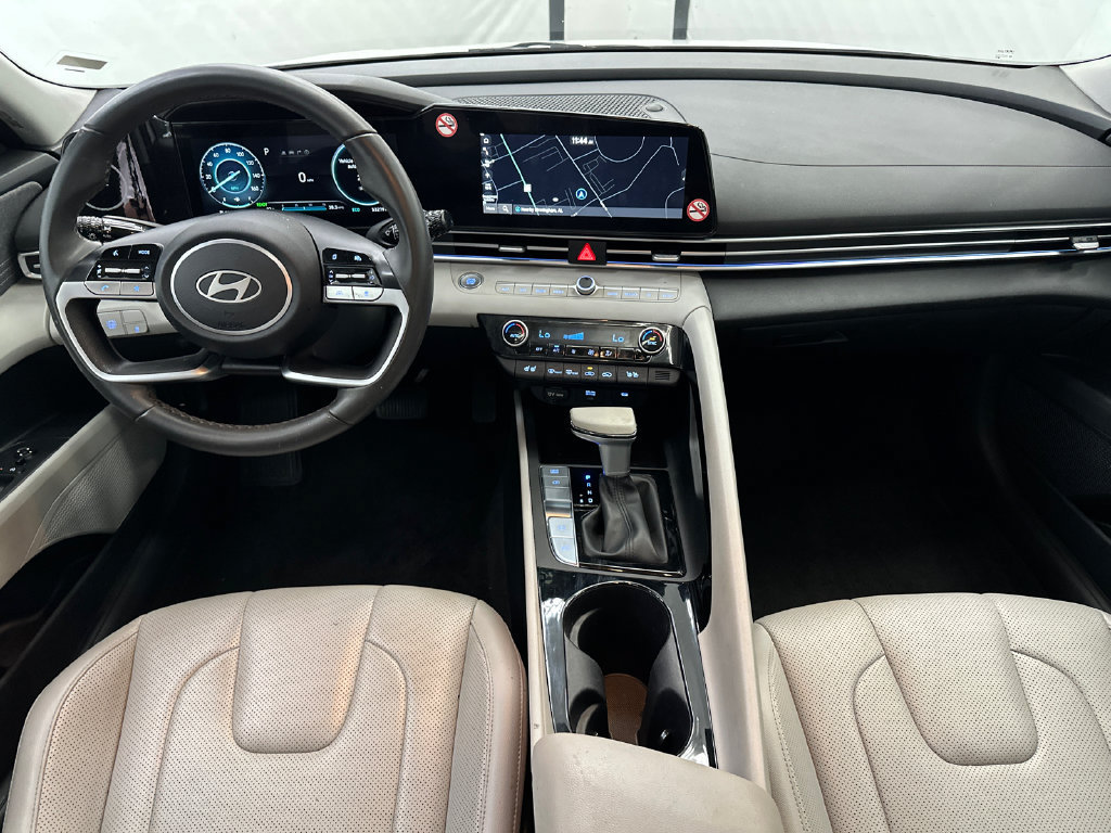 Used 2025 Hyundai Elantra Limited FWD image 23