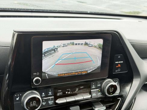 Used 2023 Toyota Highlander XSE AWD/4WD image 4
