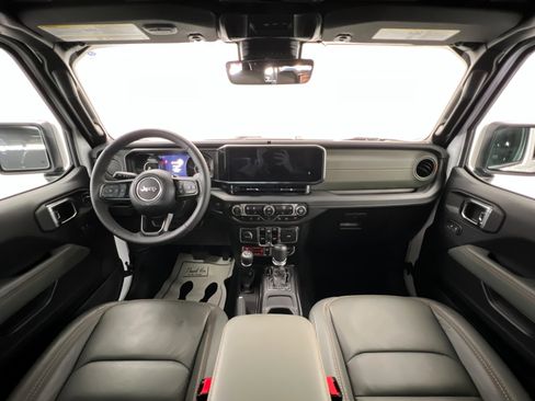 Used 2025 Jeep Gladiator Mojave image 10