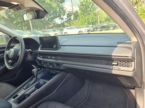 Used 2025 Honda Accord SE image 30