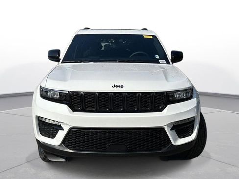 Used 2025 Jeep Grand Cherokee Limited w/ Black Appearance Package image 3