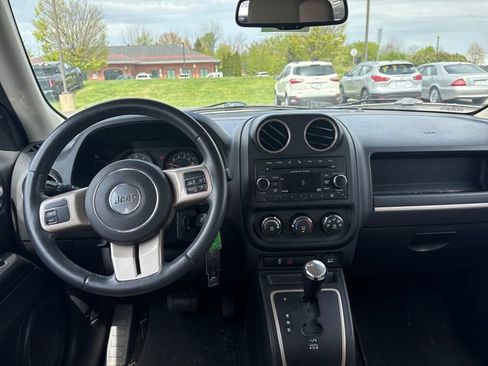 Used 2017 Jeep Patriot 75th Anniversary w/ Power Value Group AWD/4WD image 12