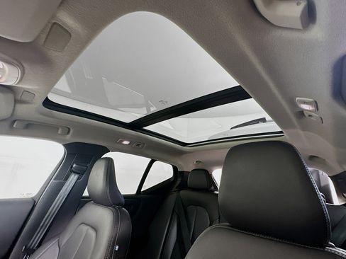 Used 2025 Volvo XC40 B5 Plus image 25