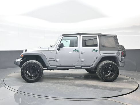 Used 2018 Jeep Wrangler Unlimited Sport S AWD/4WD image 3