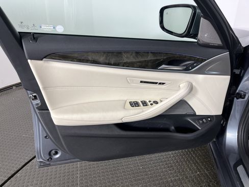 Used 2019 BMW 530e xDrive w/ Executive Package image 10