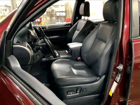 Used 2022 Lexus GX 460 Premium w/ Accessory Package image 7