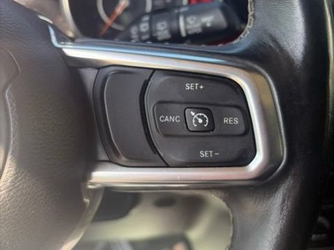 Used 2018 Jeep Wrangler Unlimited Sahara w/ Cold Weather Group AWD/4WD image 23