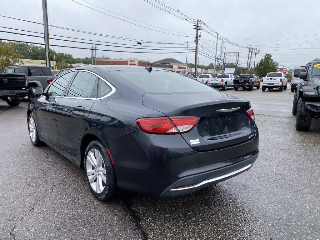 Used 2017 Chrysler 200 Limited Platinum w/ Comfort & Convenience Group FWD image 5