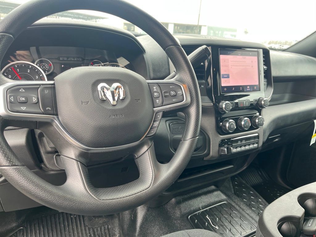 New 2025 RAM 5500 Tradesman AWD/4WD image 17