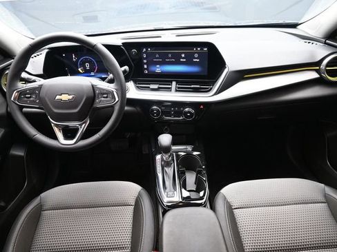 Used 2024 Chevrolet Trax LT w/ Driver Confidence Package image 26